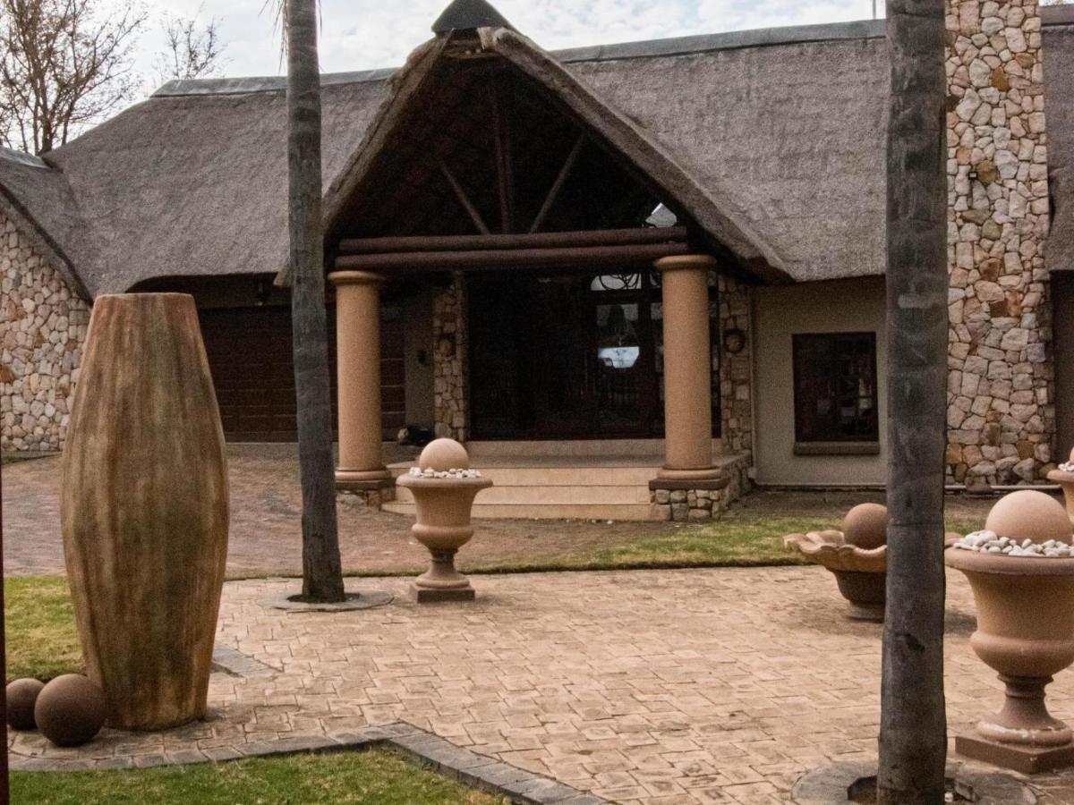 Ivory Tree Lodge And Guest House Hekpoort Komnader Exterior photo